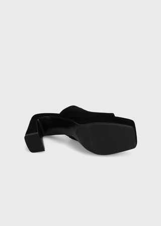 Vaneli Mantie Heel