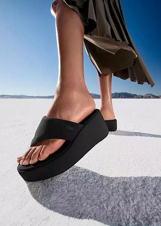 FitFlop PLATFFORMS Wedge Toe-Post Sandals